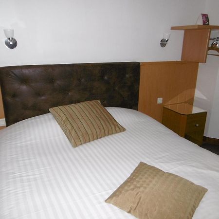 Hotel De L'Arrivee Guingamp Ngoại thất bức ảnh