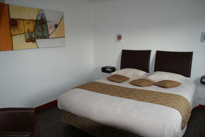 Hotel De L'Arrivee Guingamp Ngoại thất bức ảnh