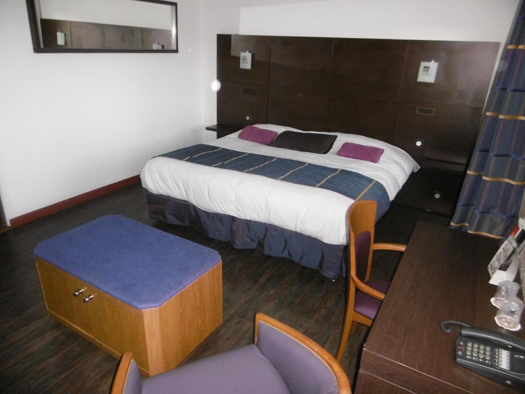 Hotel De L'Arrivee Guingamp Ngoại thất bức ảnh