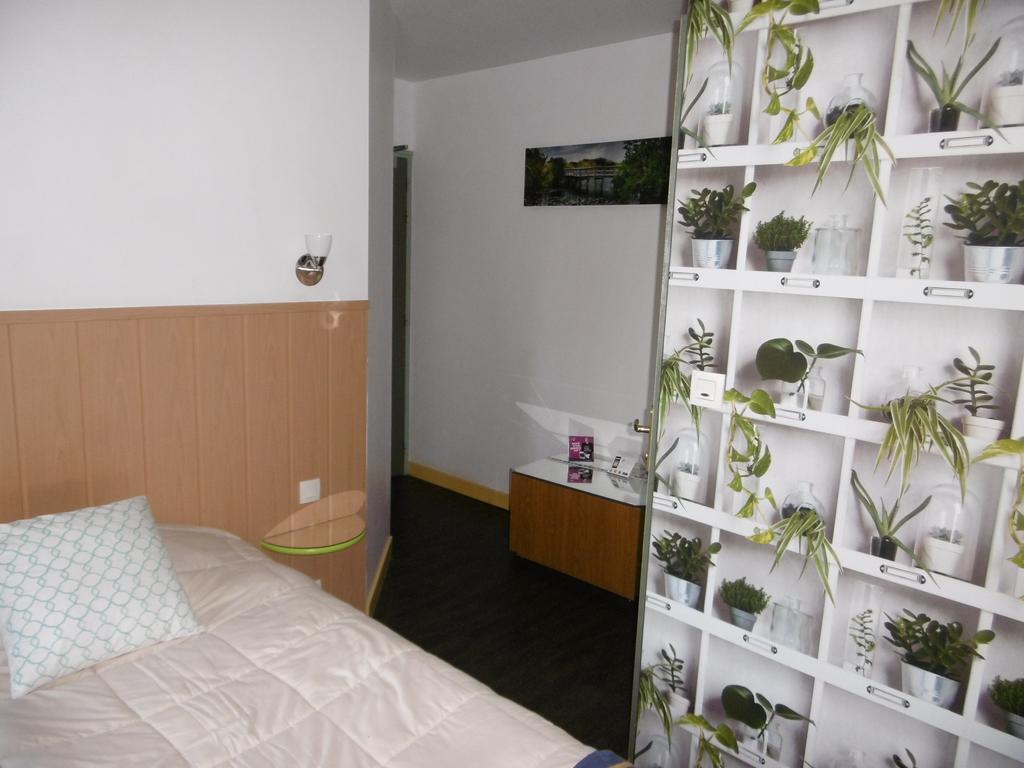 Hotel De L'Arrivee Guingamp Ngoại thất bức ảnh
