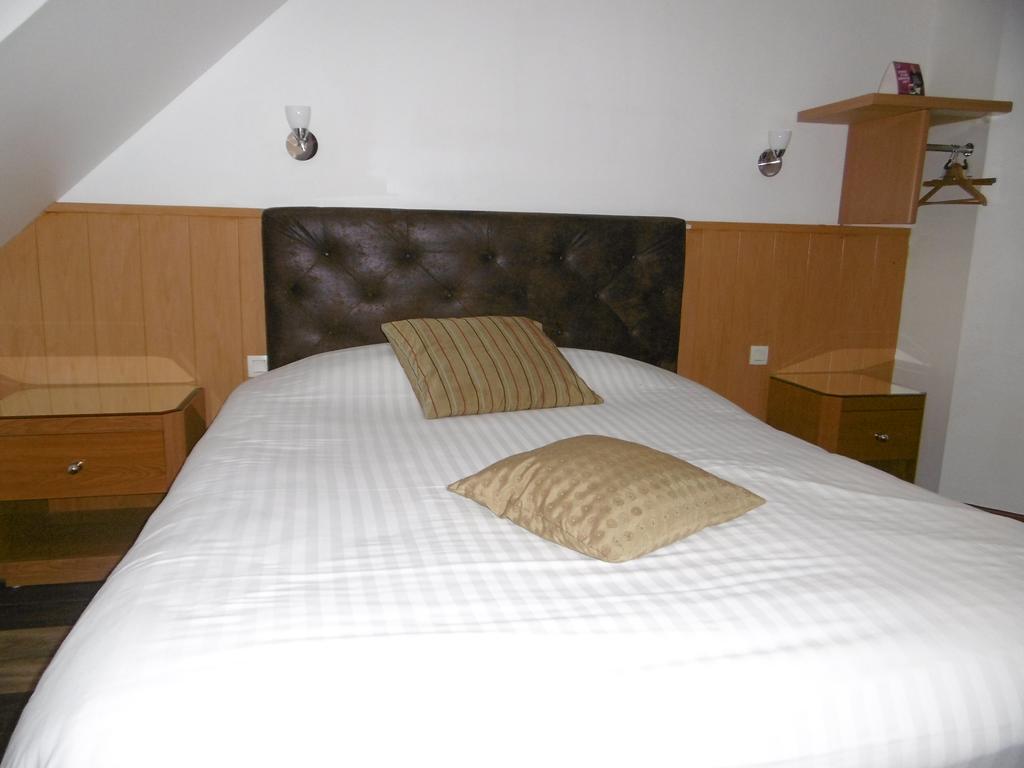 Hotel De L'Arrivee Guingamp Ngoại thất bức ảnh