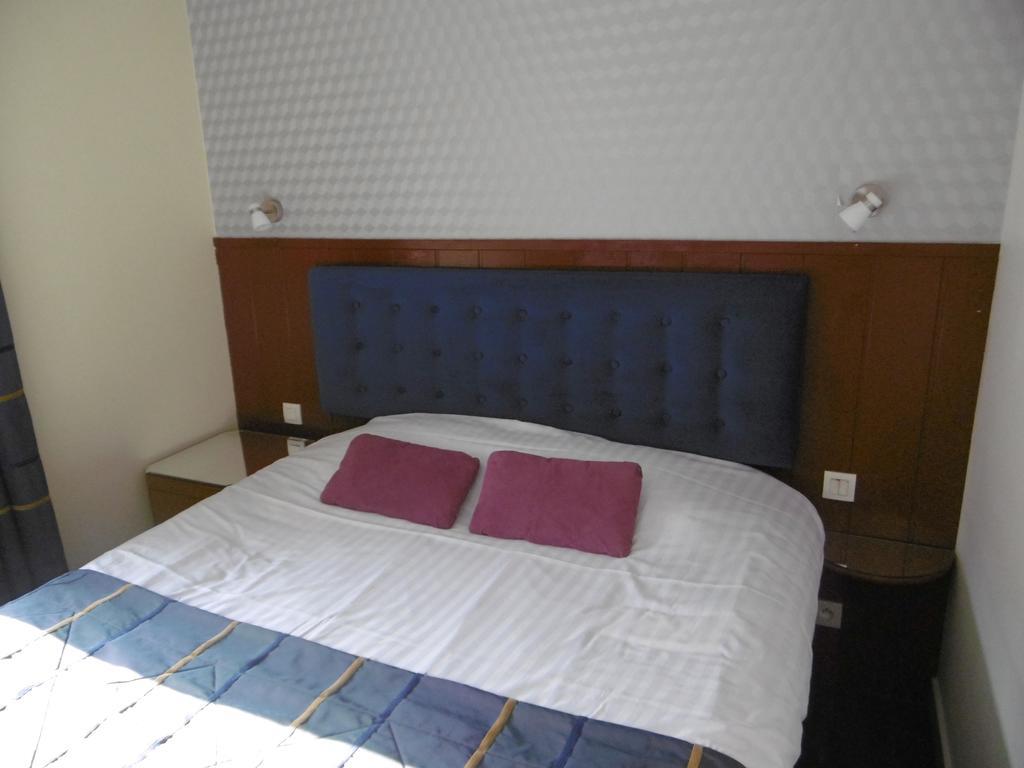 Hotel De L'Arrivee Guingamp Ngoại thất bức ảnh
