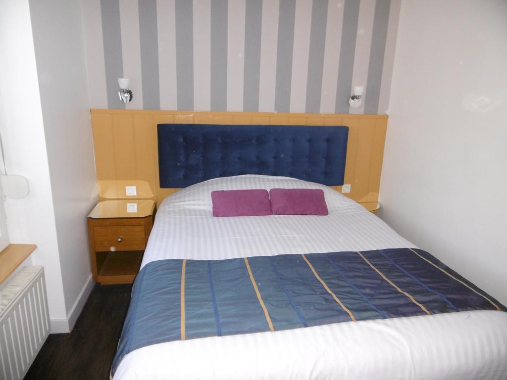 Hotel De L'Arrivee Guingamp Ngoại thất bức ảnh