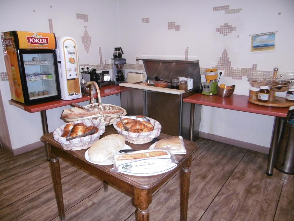 Hotel De L'Arrivee Guingamp Ngoại thất bức ảnh